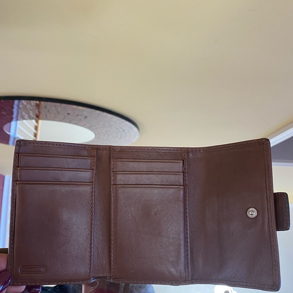 3x4in bifold Coach wallet - Picture 5 of 10